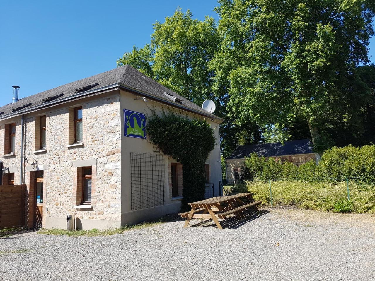 Logis Relais Des Cailleres Hotel Saint Pavace Buitenkant foto