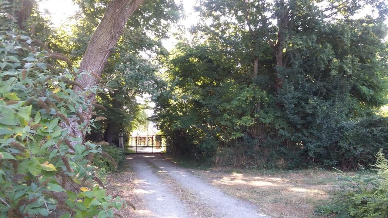 Logis Relais Des Cailleres Hotel Saint Pavace Buitenkant foto